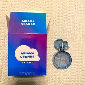 Arianna Grande perfume
